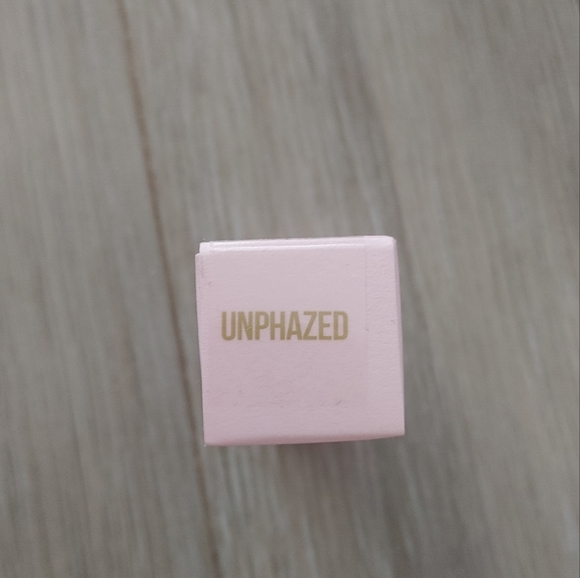 Jeffree Star Cosmetics Unphazed Velvet Trap Lipstick - Picture 3 of 11